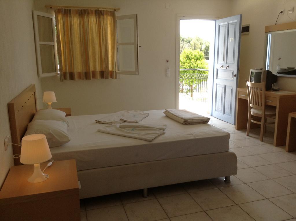 Marialena Village Platanias  Rom bilde